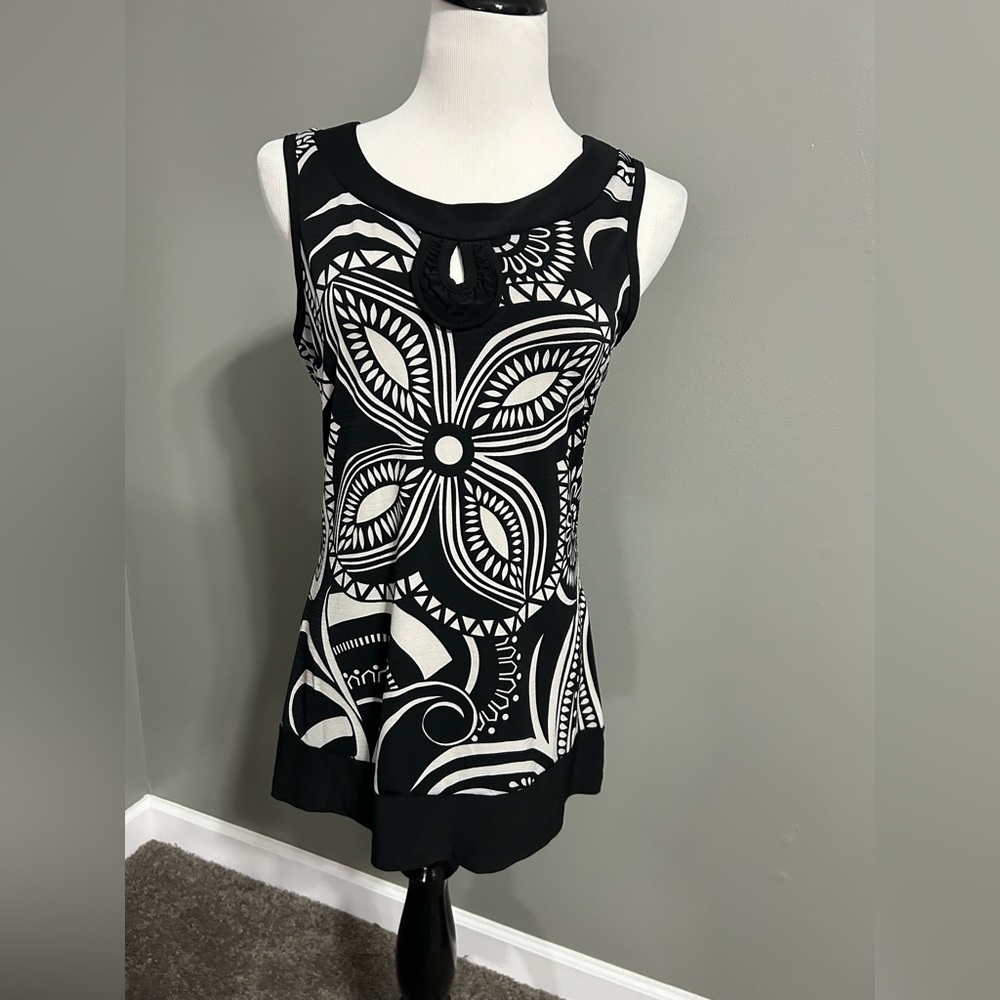 New direction women’s tunic tank black and white geometric color blouse medium